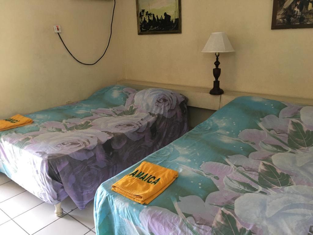 Deluxe Montego Bay Club Studio & Suites Esterno foto