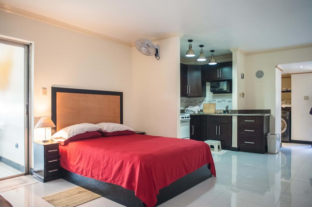 Deluxe Montego Bay Club Studio & Suites Esterno foto