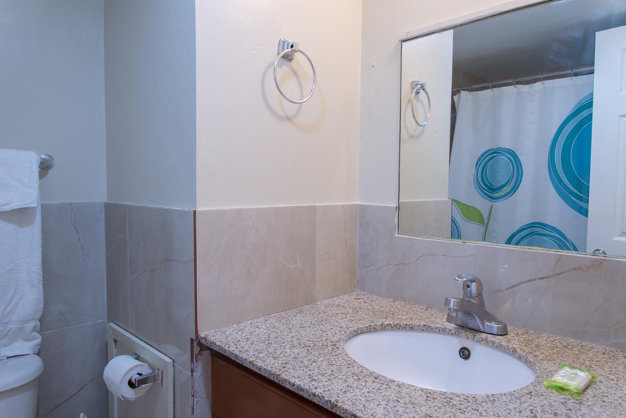 Deluxe Montego Bay Club Studio & Suites Esterno foto