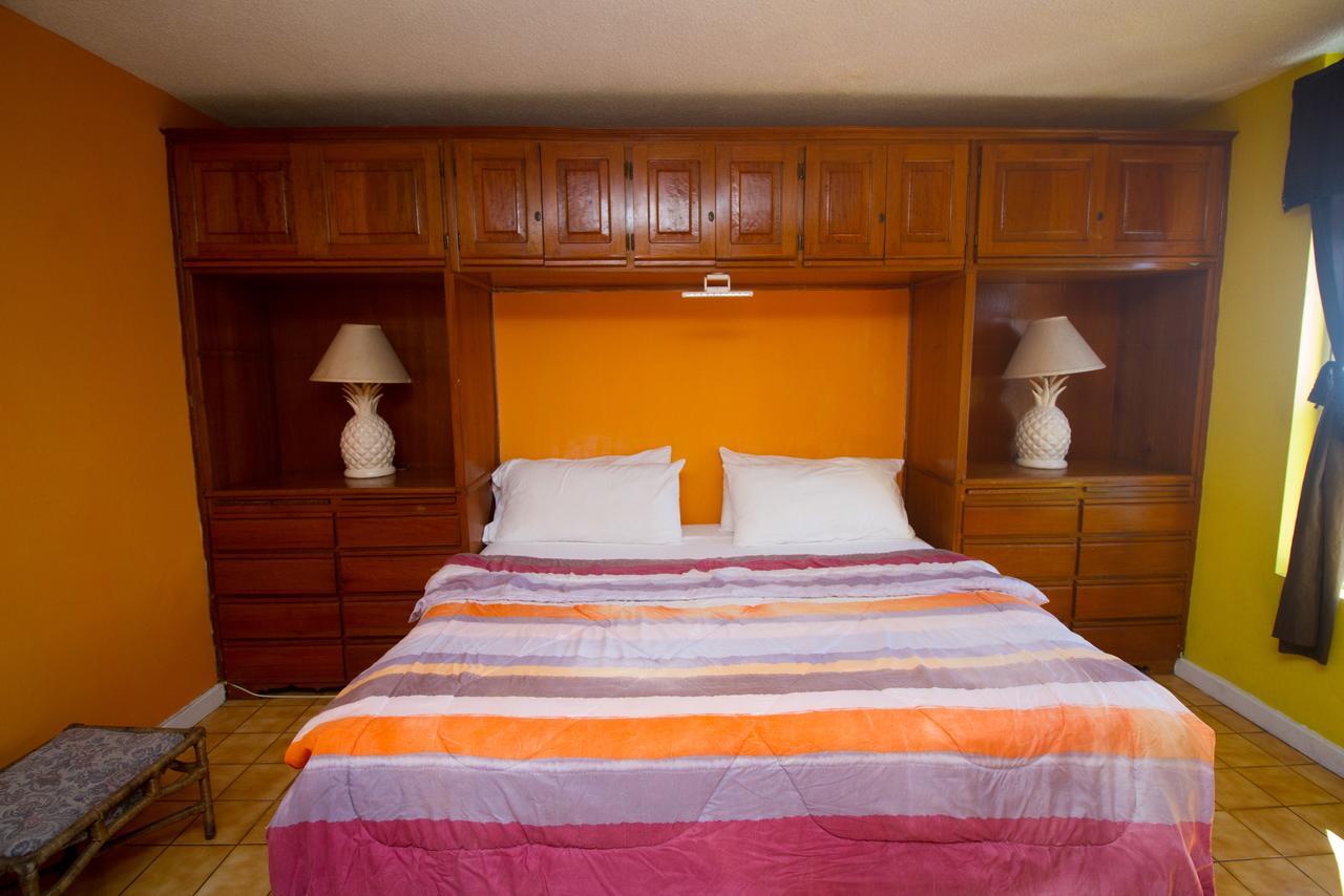Deluxe Montego Bay Club Studio & Suites Esterno foto
