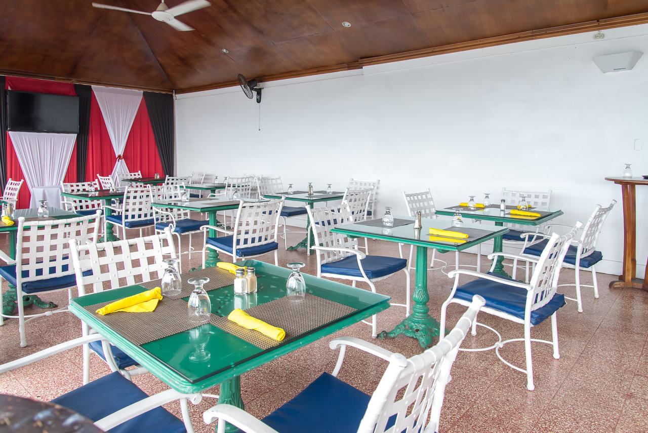Deluxe Montego Bay Club Studio & Suites Esterno foto
