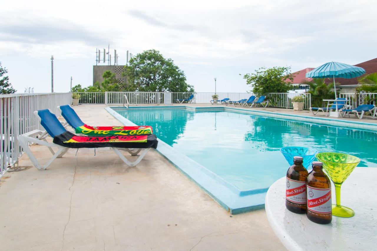 Deluxe Montego Bay Club Studio & Suites Esterno foto